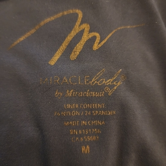 Miracle Body by MiracleSuit Long Sleeve Grey Paisley Slimming Flattering Top EUC - Picture 3 of 4